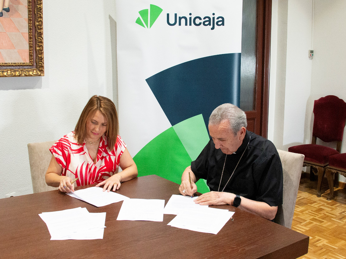 Unicaja and the Bishopric of Ciudad Real sign an agreement that will be available for more than 160 parishes and institutions of the diocese