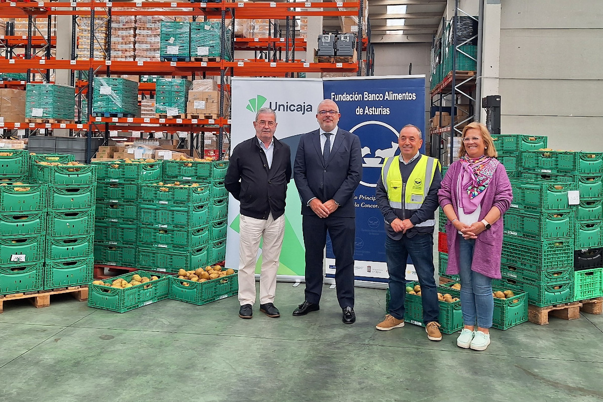 Unicaja donates 10 tons of fruit to the Asturias Food Bank Foundation