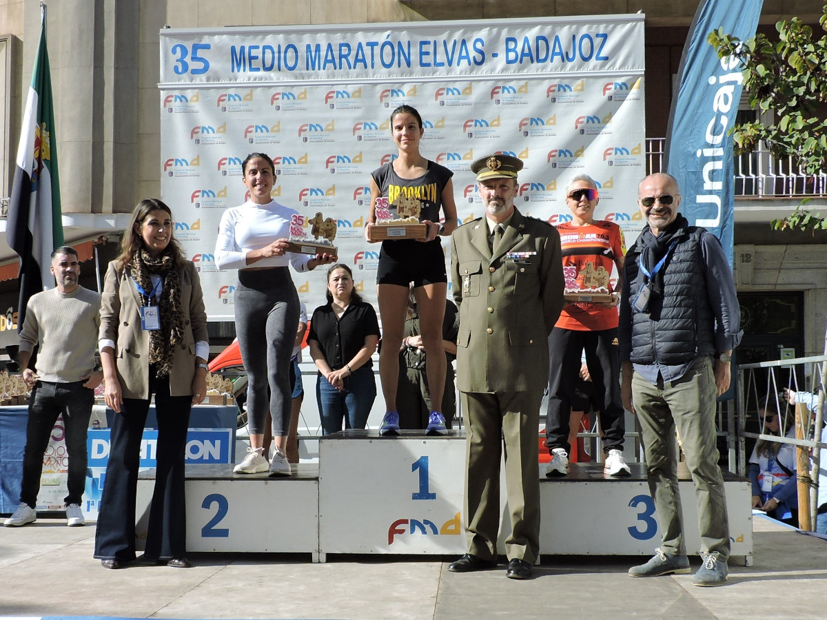 Más de un millar de atletas han participado en el Medio Maratón Elvas-Badajoz, que ha contado con el apoyo de Unicaja