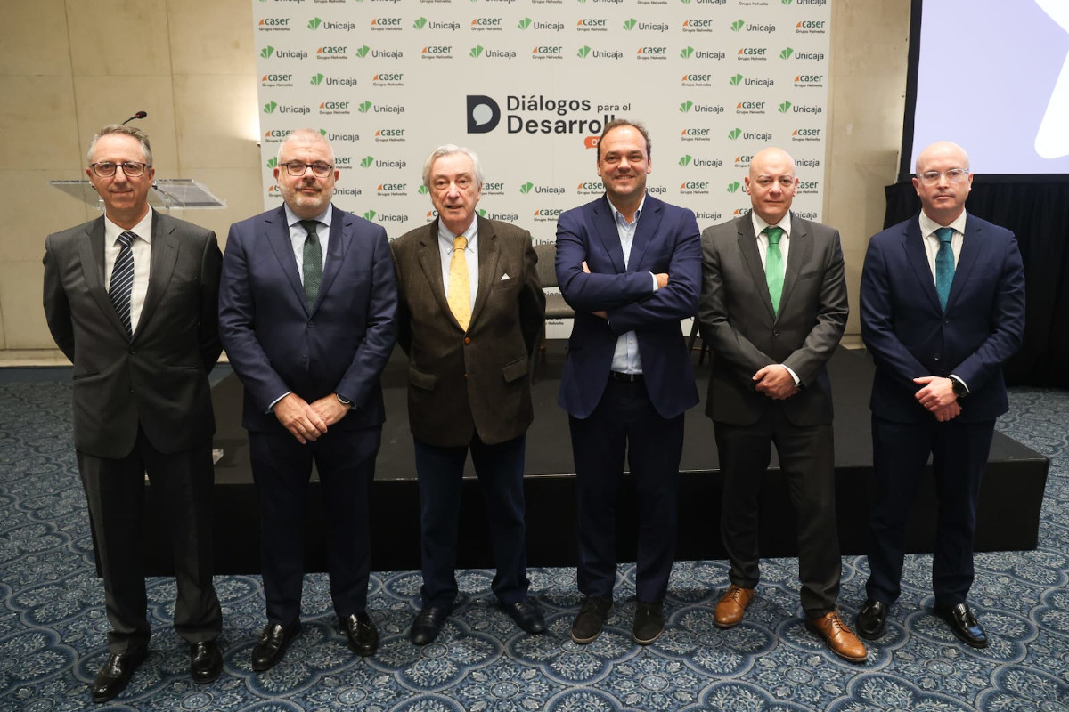 Oviedo acoge un encuentro de Diálogos para el Desarrollo con la colaboración de Unicaja