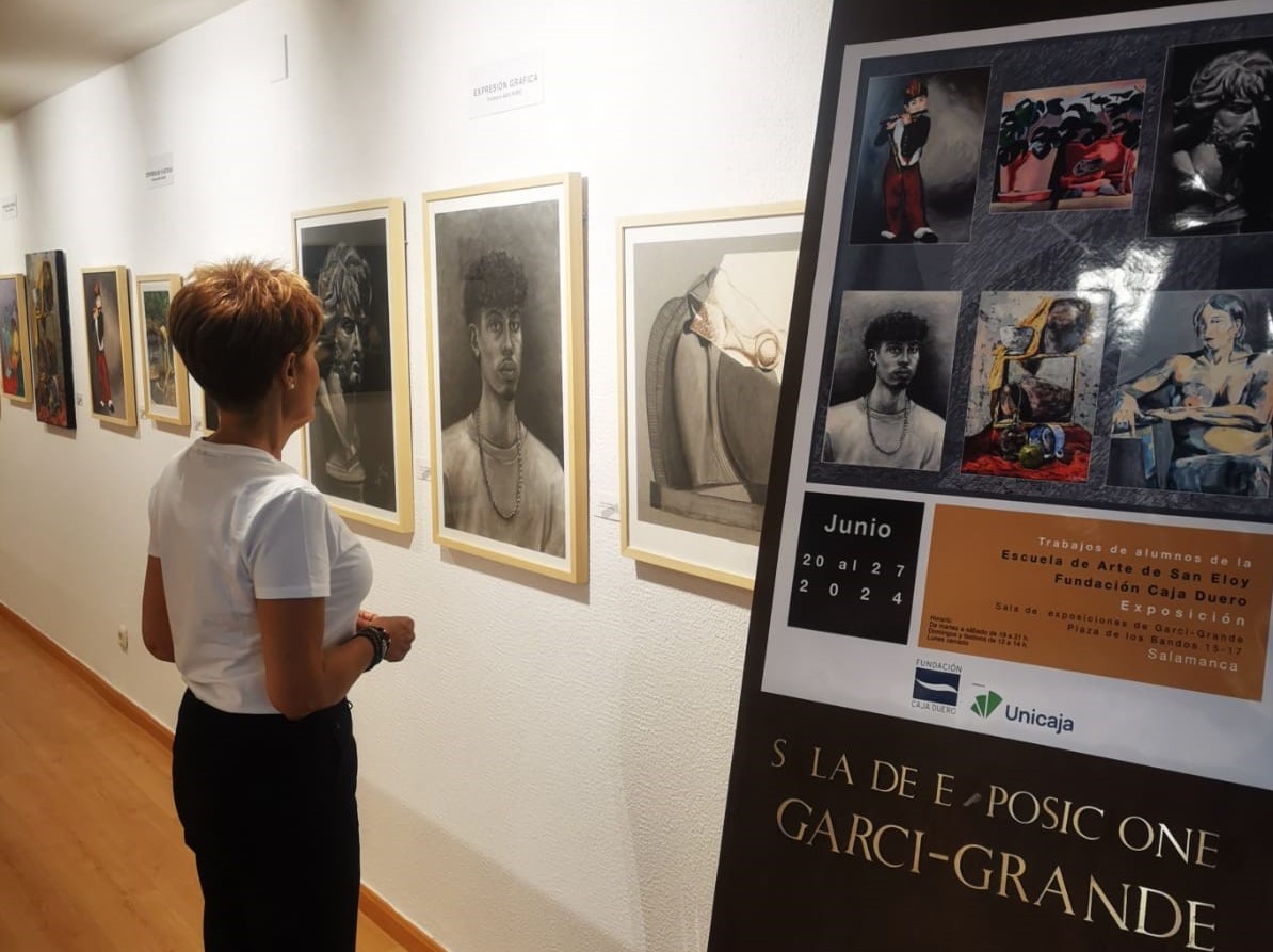 La sala de exposiciones de Unicaja en Salamanca acoge la muestra fin de curso de los alumnos de la Escuela de Arte de San Eloy