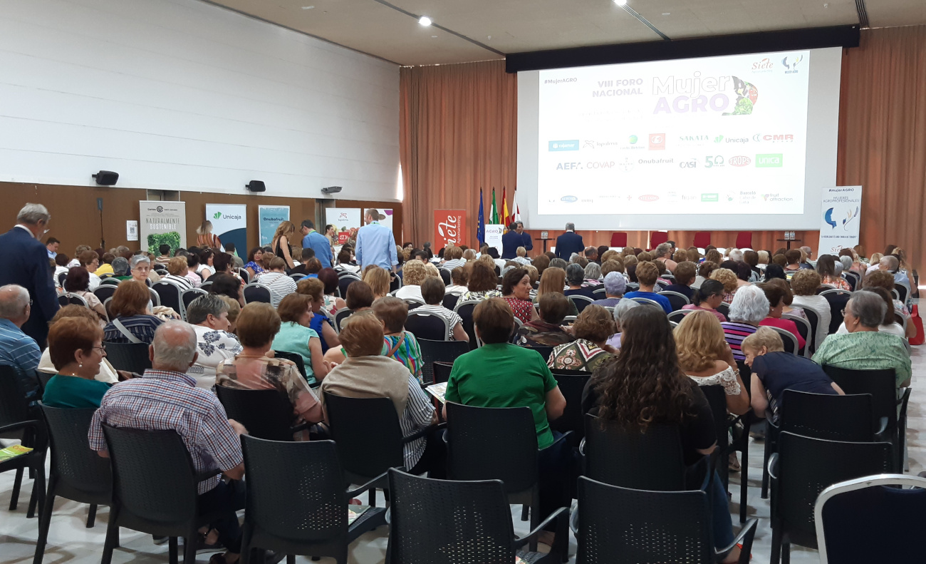 Unicaja shows its support for the agricultural sector and its commitment to equality by sponsoring the MujerAGRO Forum