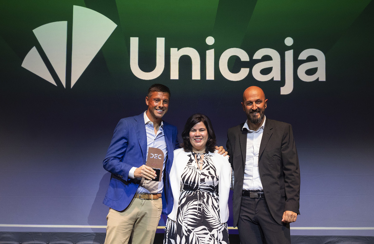 MarÍA, el prototipo de banca conversacional de Unicaja, galardonado en los Premios DEC