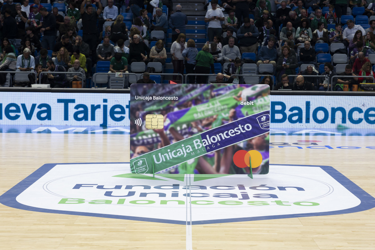 Nueva campaña de la tarjeta Unicaja Baloncesto: sin comisiones y con sorteos de entradas y de encuentros con jugadores